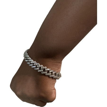beautiful 7 inch link bracelet for anyone.